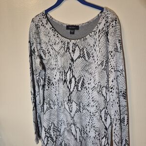 Karen Kane Gray and Black Snake Print Long Sleeve Top